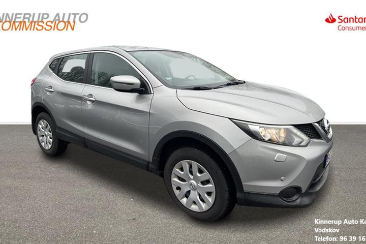 Sølv Nissan Qashqai fra 2015