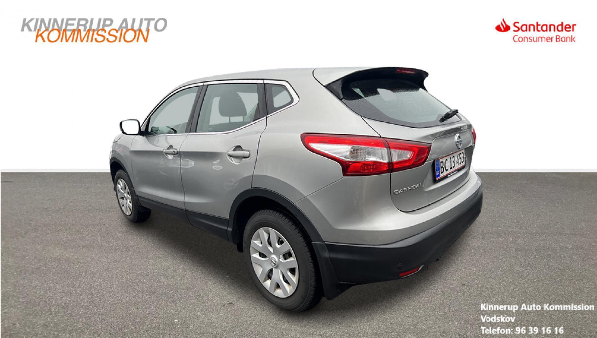 Sølv Nissan Qashqai fra 2015
