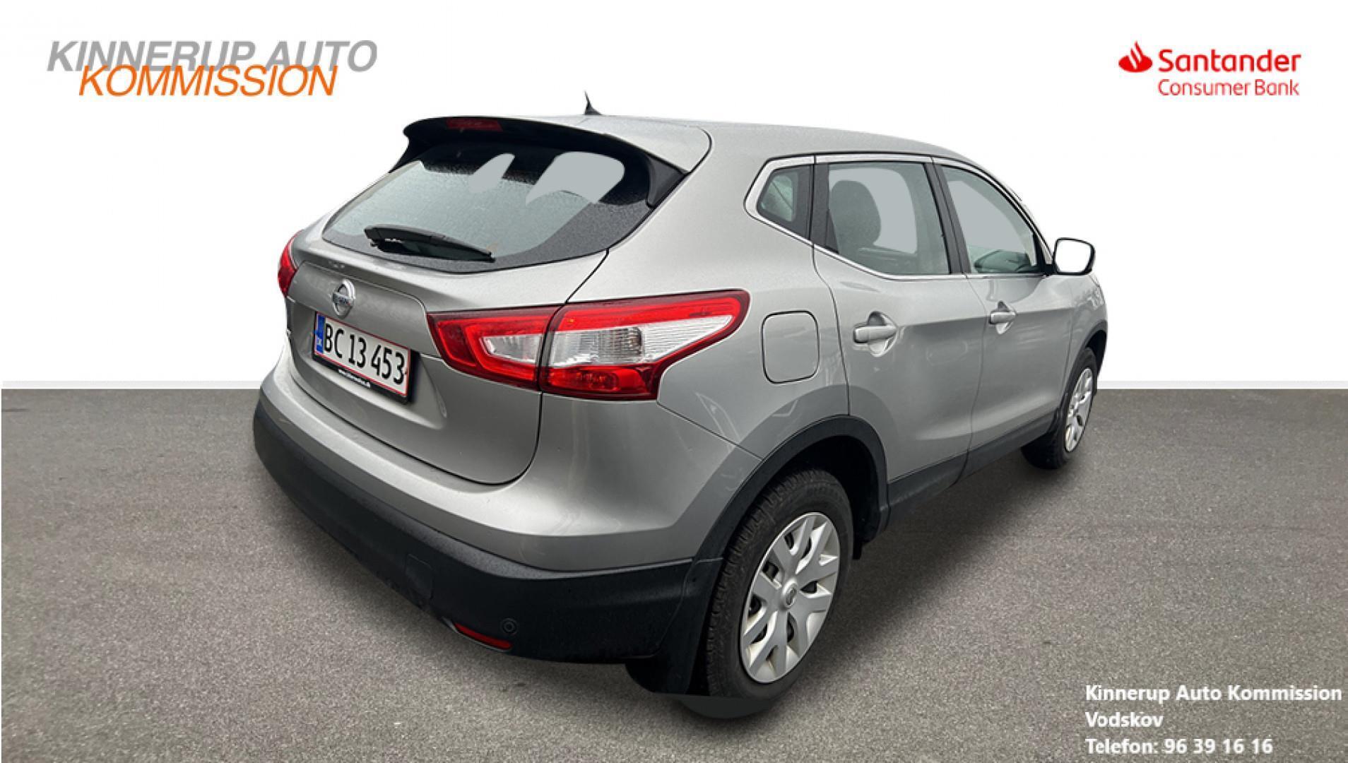 Sølv Nissan Qashqai fra 2015