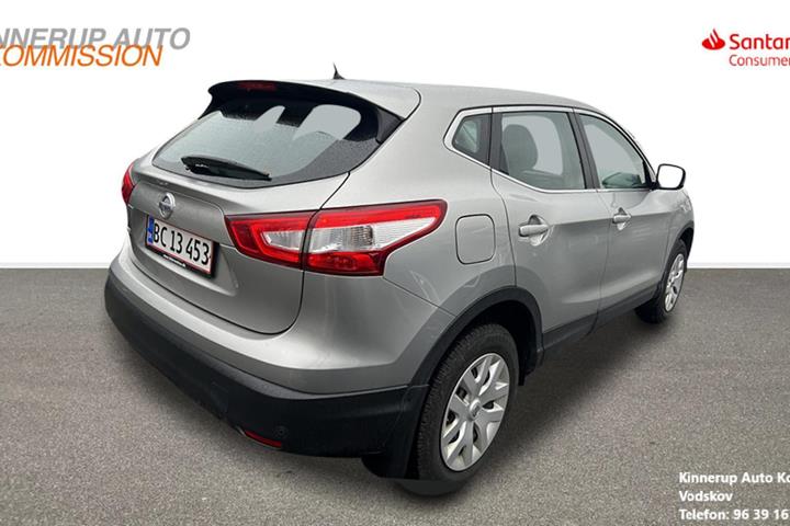 Sølv Nissan Qashqai fra 2015