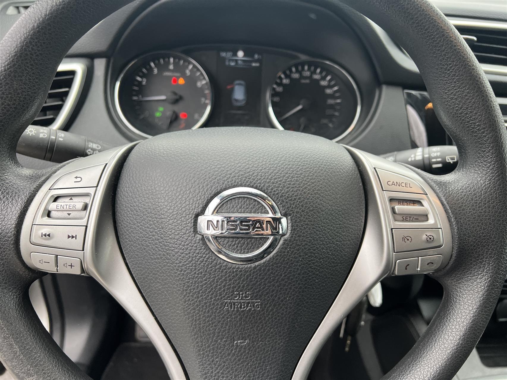 Sølv Nissan Qashqai fra 2015