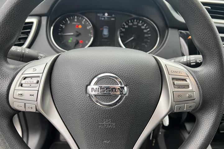 Sølv Nissan Qashqai fra 2015