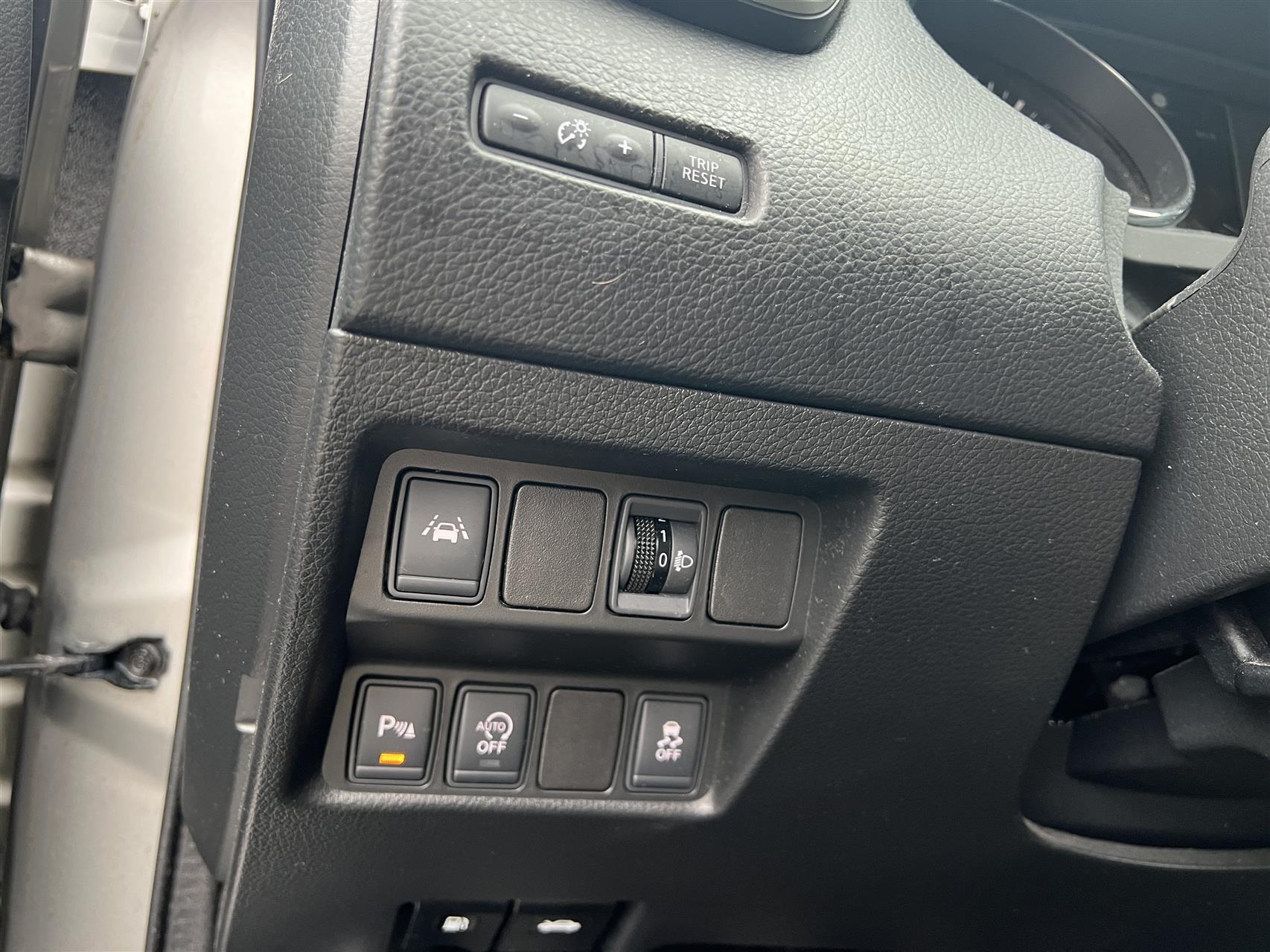 Sølv Nissan Qashqai fra 2015