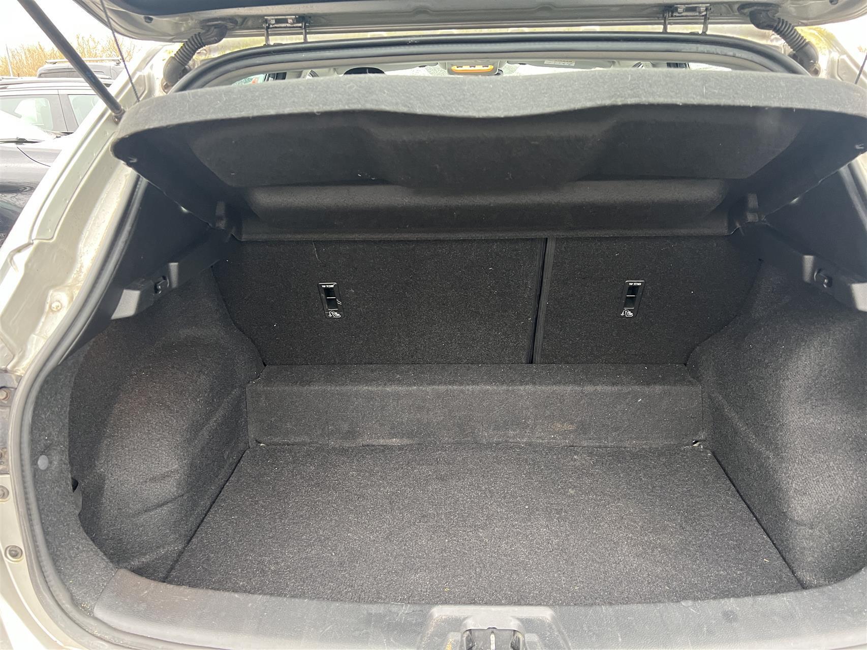 Sølv Nissan Qashqai fra 2015