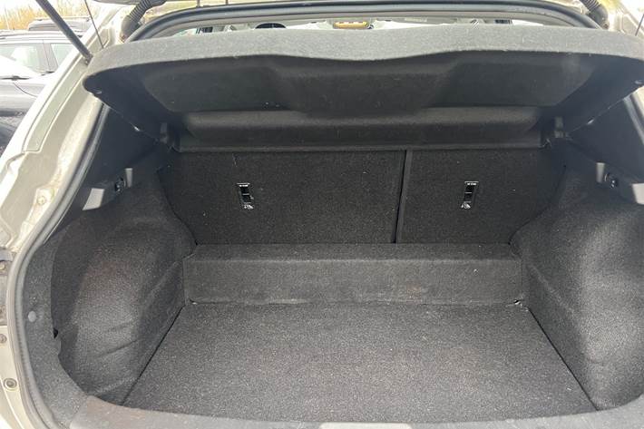 Sølv Nissan Qashqai fra 2015