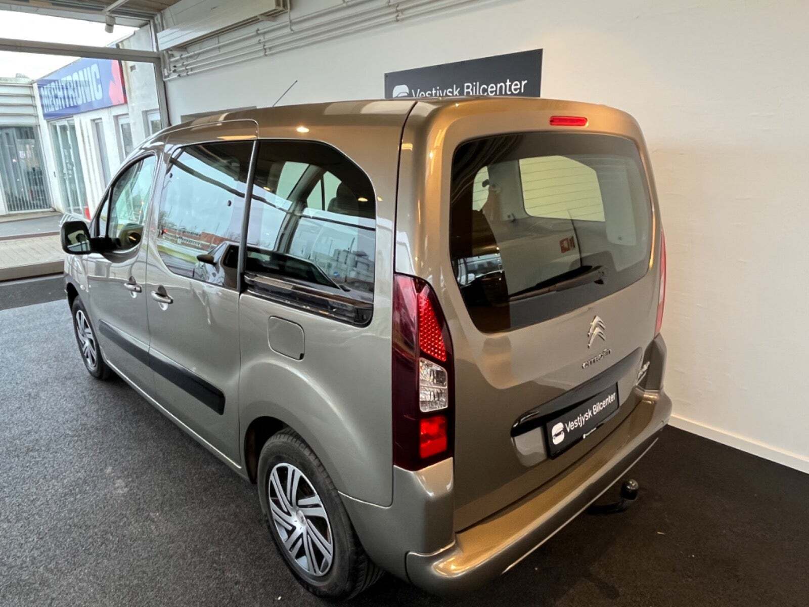 Grå Citroën Berlingo fra 2013