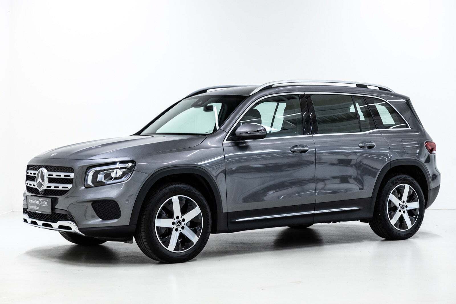 Grå Mercedes GLB200 fra 2022