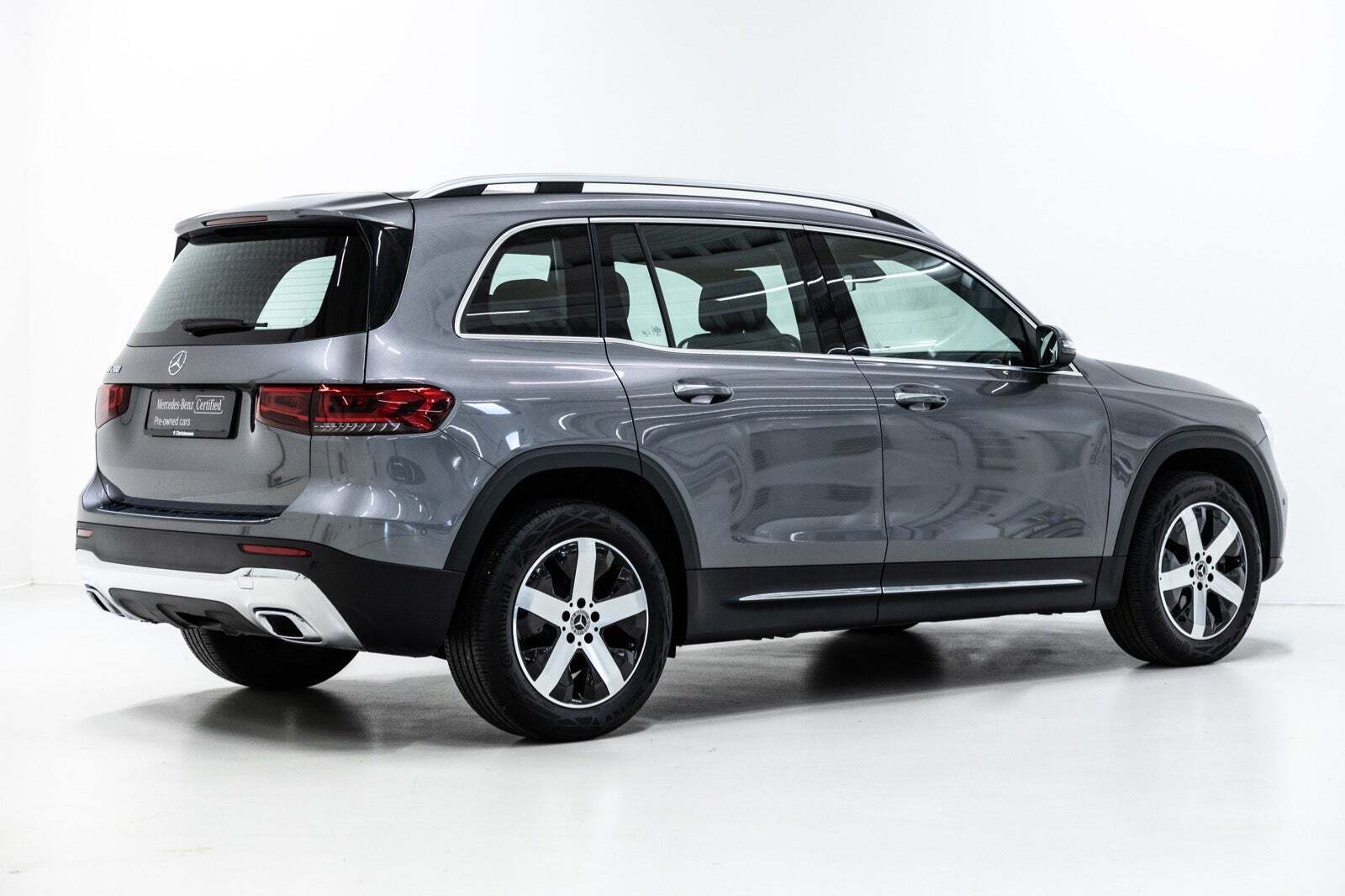 Grå Mercedes GLB200 fra 2022