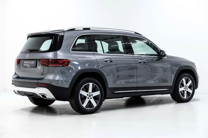 Grå Mercedes GLB200 fra 2022