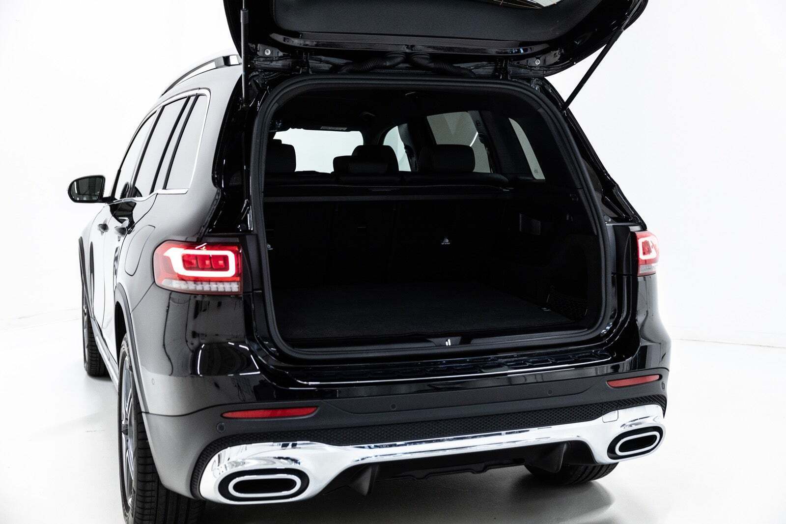 Sort Mercedes GLB200 fra 2022