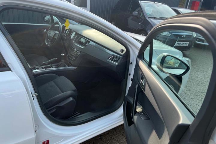 undefined Peugeot 508 fra 2011 set indefra