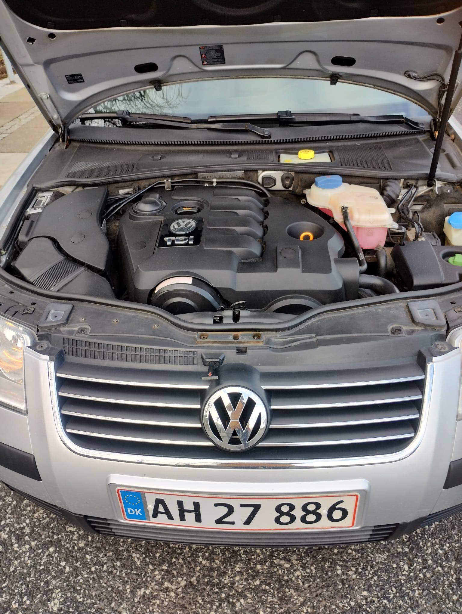 Grå VW Passat fra 2004