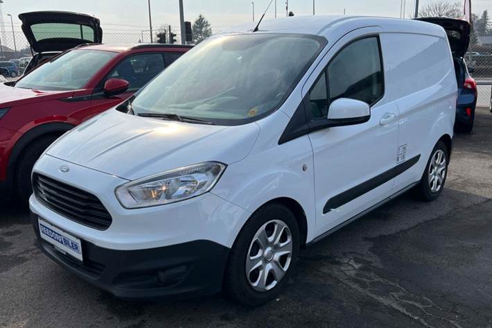 Hvid Ford Transit Courier fra 2014