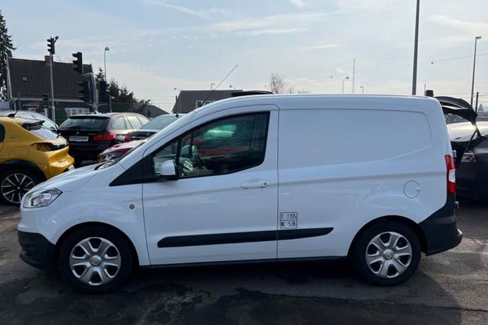 Hvid Ford Transit Courier fra 2014