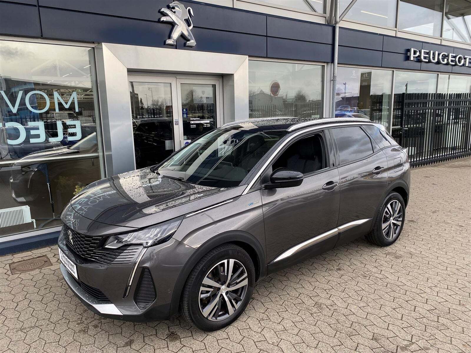 Grå Peugeot 3008 fra 2021