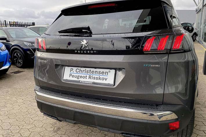 Grå Peugeot 3008 fra 2021