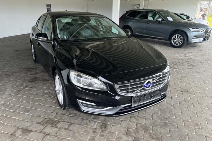 Sort Volvo S60 fra 2014