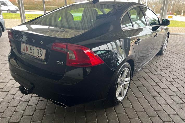Sort Volvo S60 fra 2014