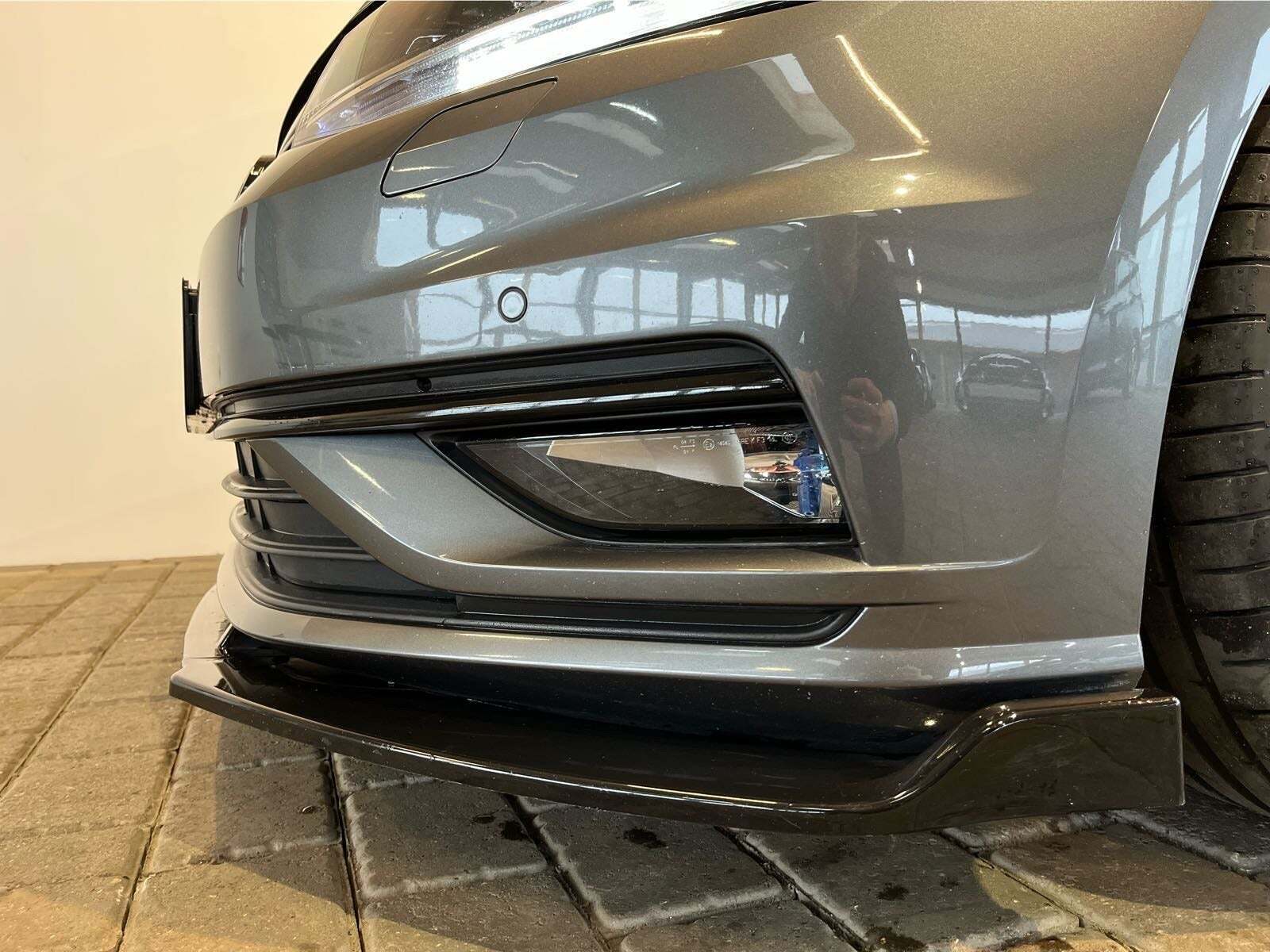 Grå VW Golf VII fra 2018