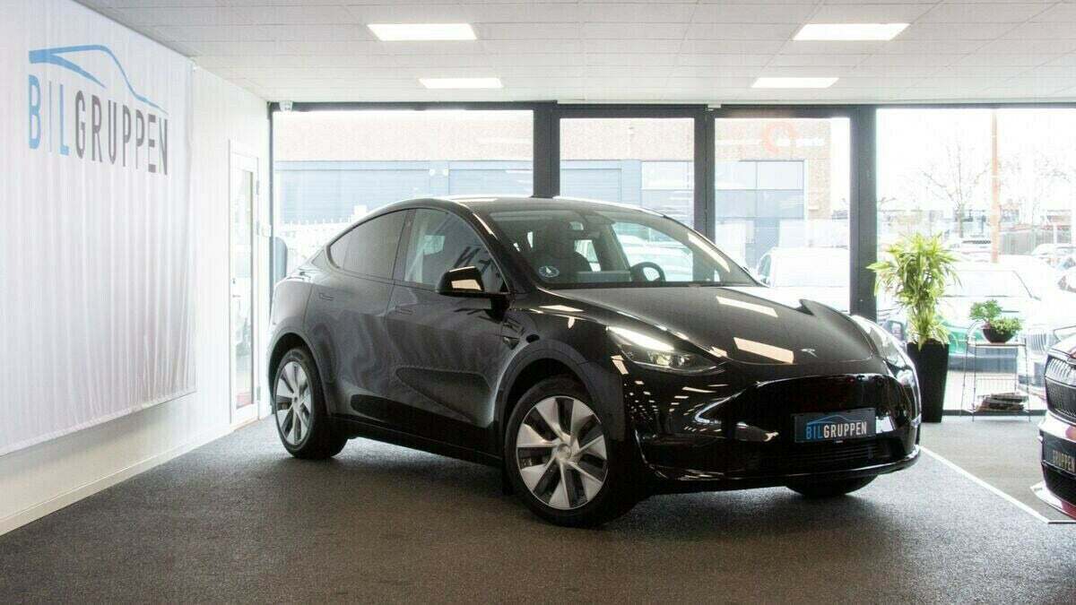 Sort Tesla Model Y fra 2022