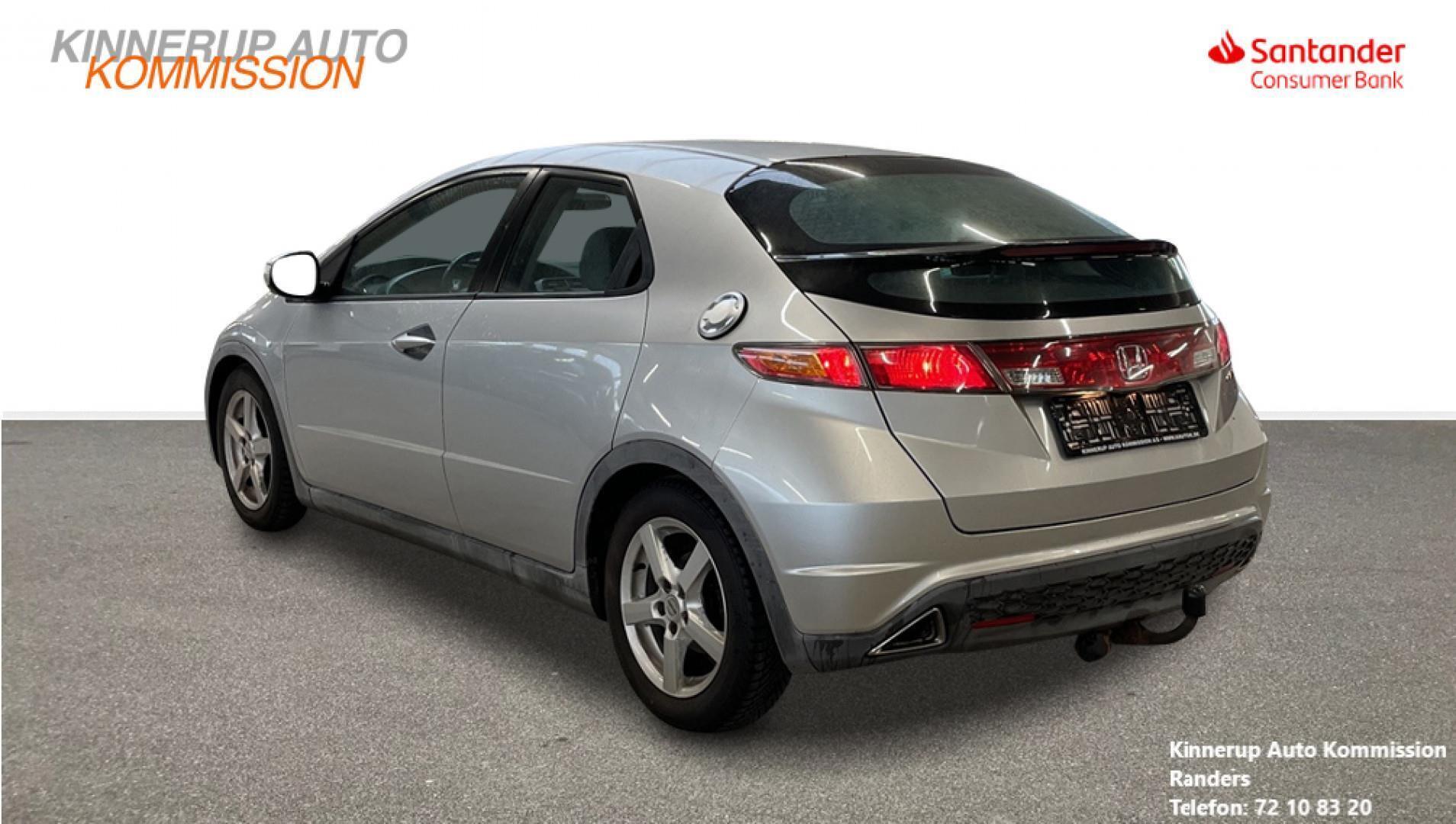 Sølv Honda Civic fra 2006