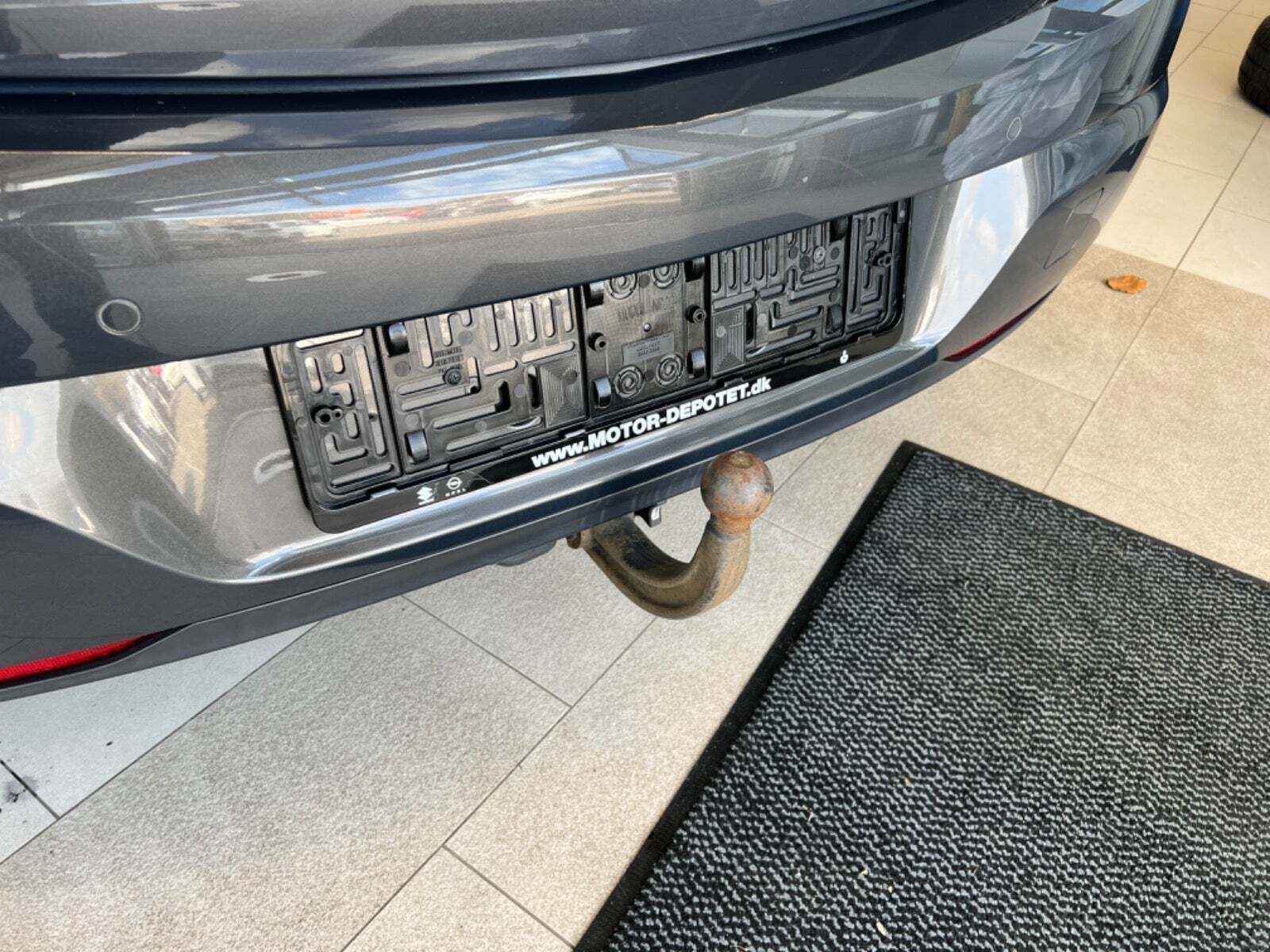 Grå Opel Astra fra 2016