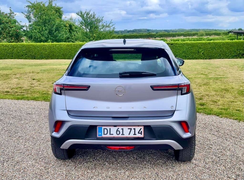 Grå Opel Mokka-e fra 2021