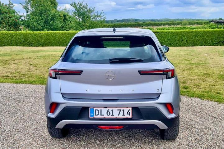 Grå Opel Mokka-e fra 2021