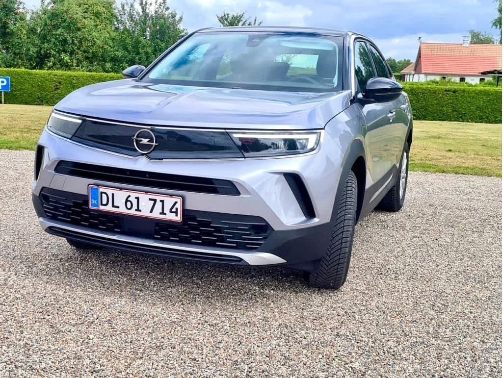 Grå Opel Mokka-e fra 2021