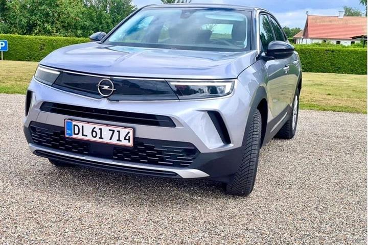 Grå Opel Mokka-e fra 2021