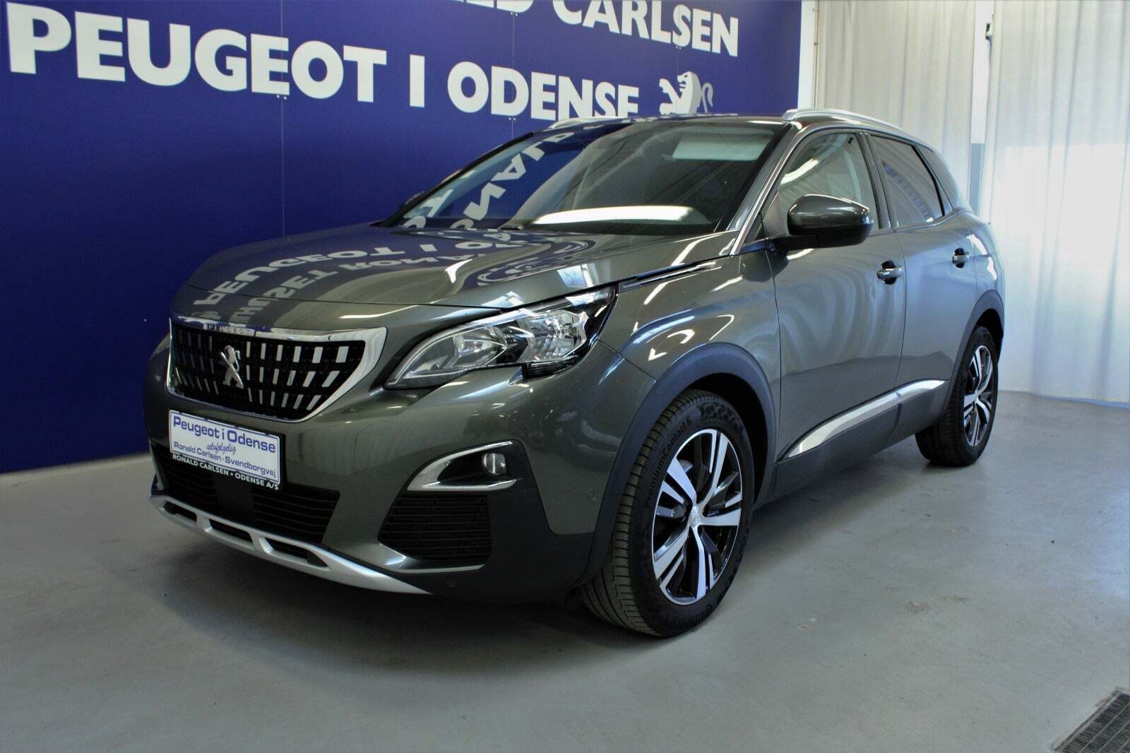 Grå Peugeot 3008 fra 2017