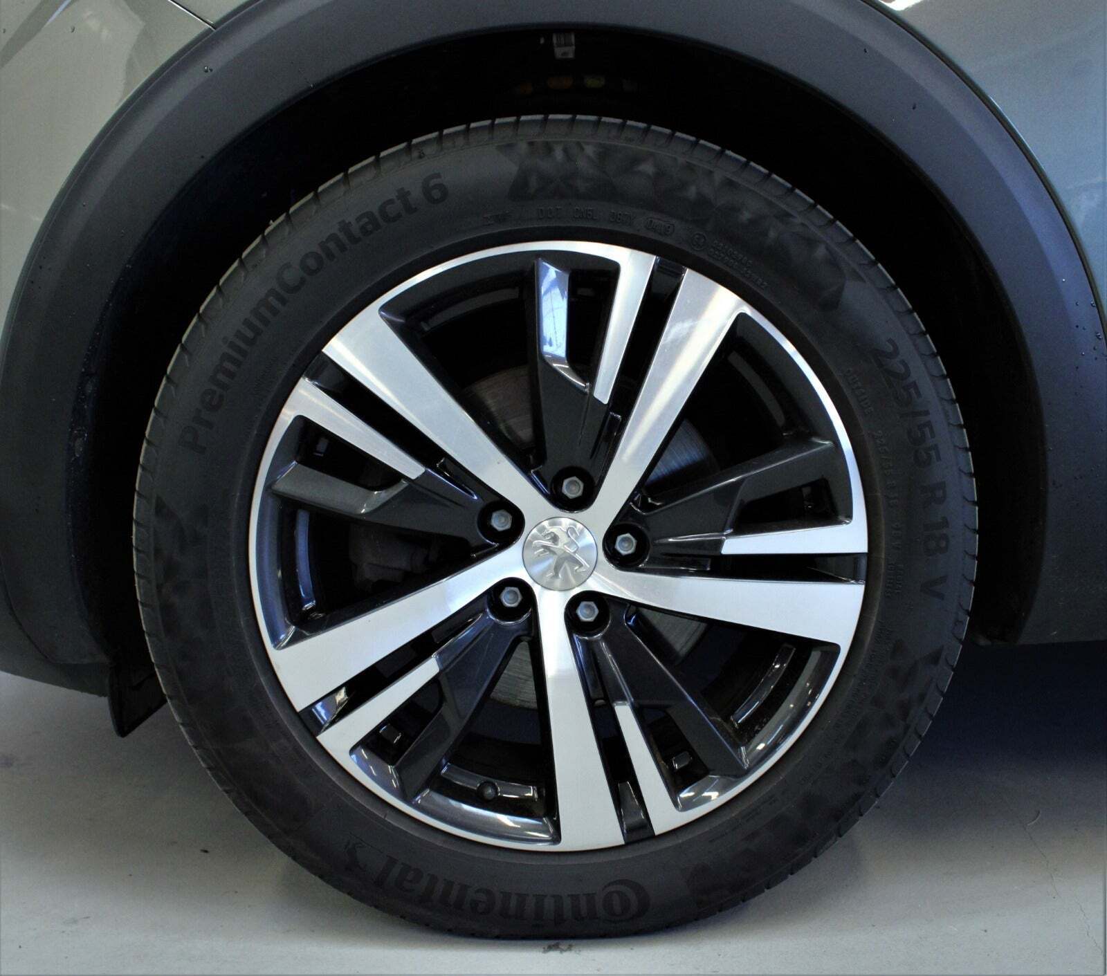 Grå Peugeot 3008 fra 2017