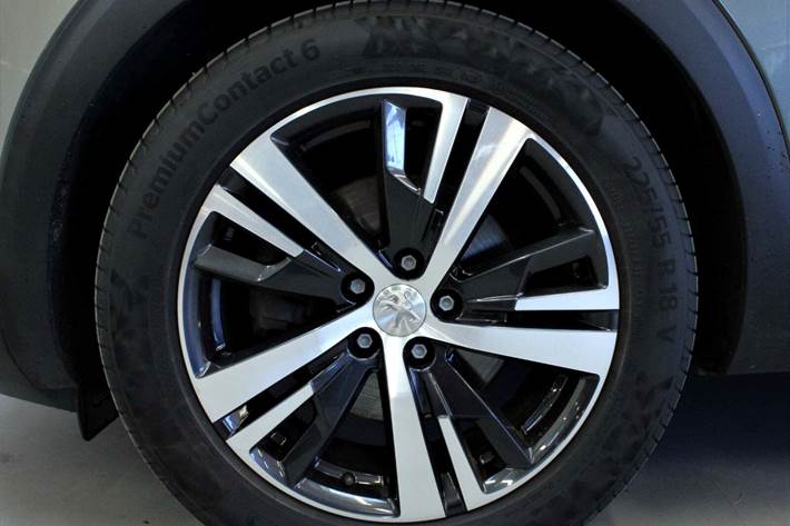 Grå Peugeot 3008 fra 2017