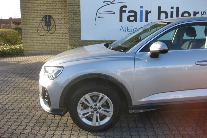 Sølv Audi Q3 fra 2021