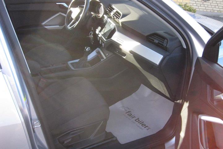 Sølv Audi Q3 fra 2021