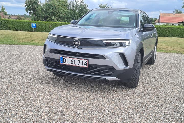 Grå Opel Mokka-e fra 2021
