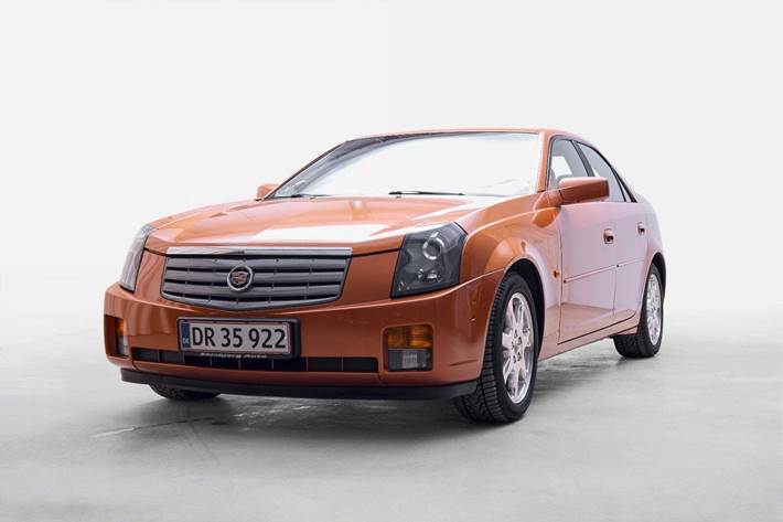 Brun Cadillac CTS fra 2004