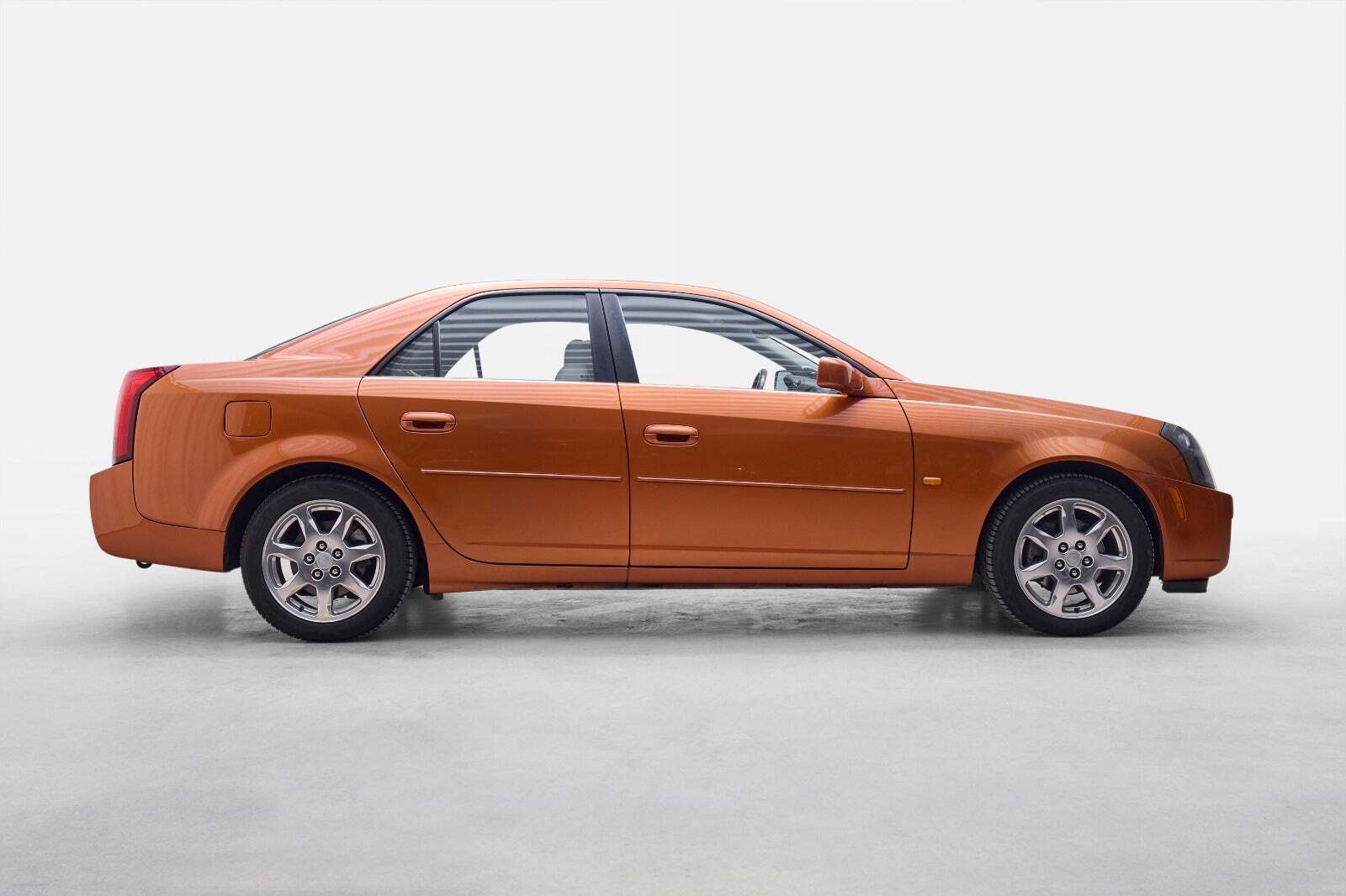 Brun Cadillac CTS fra 2004
