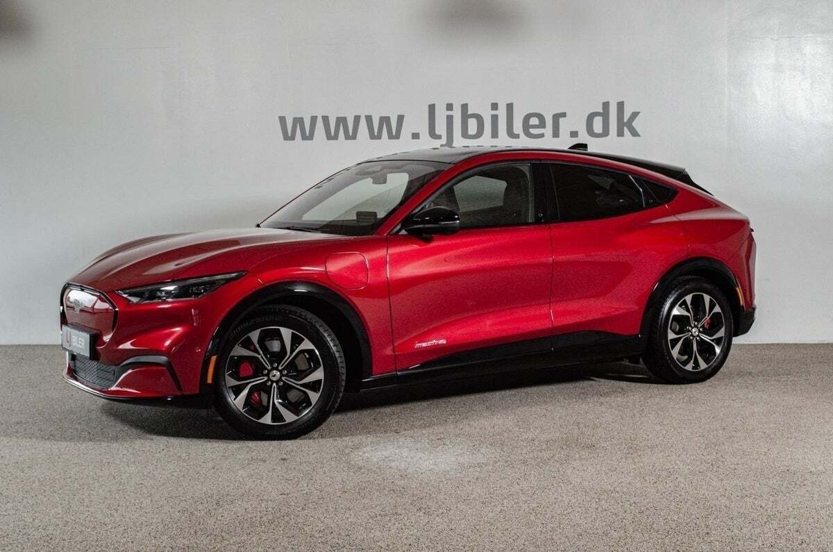 Grå Ford Mustang Mach-E fra 2022