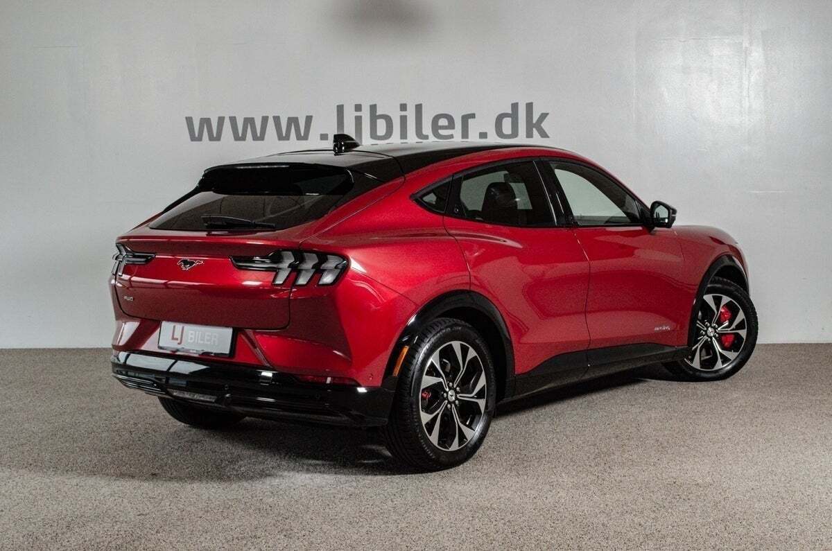 Grå Ford Mustang Mach-E fra 2022