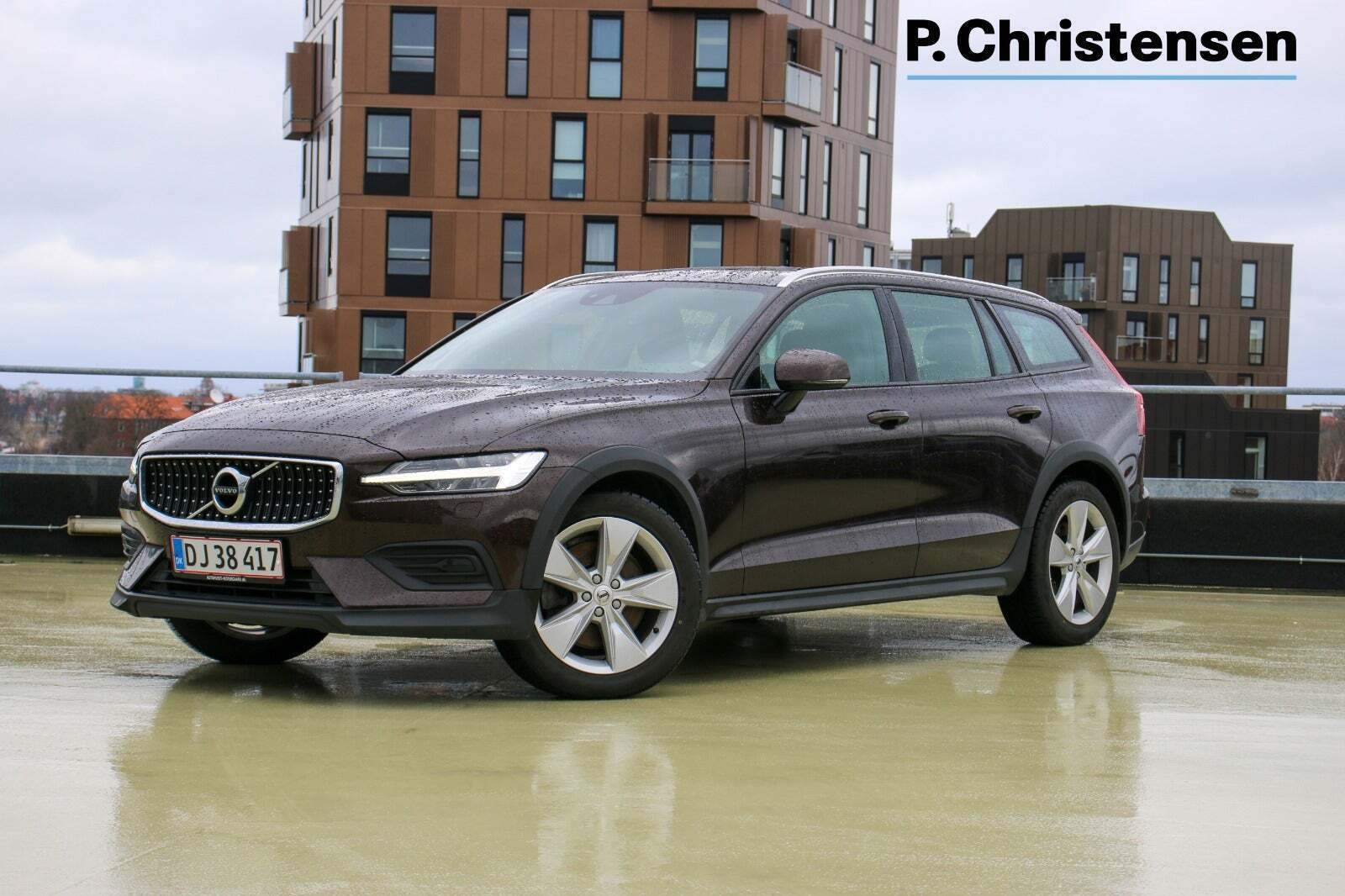 Brun Volvo V60 CC fra 2019
