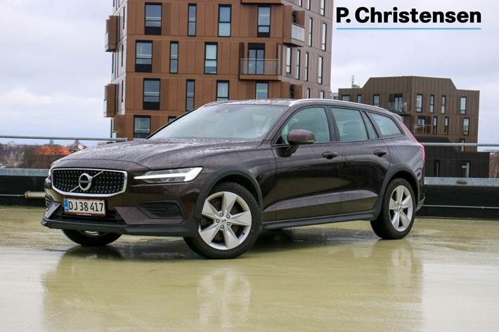 Brun Volvo V60 CC fra 2019