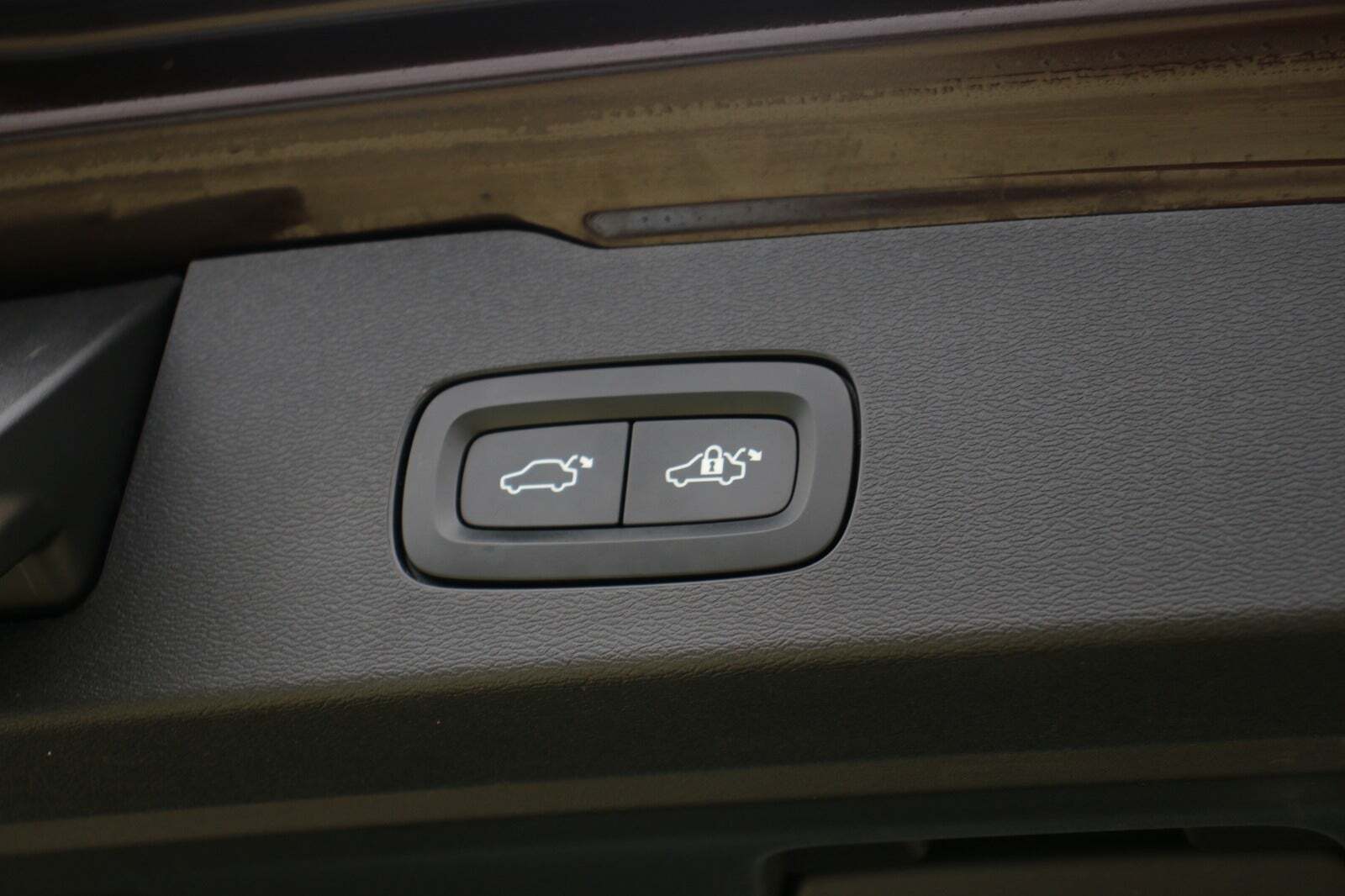 Brun Volvo V60 CC fra 2019