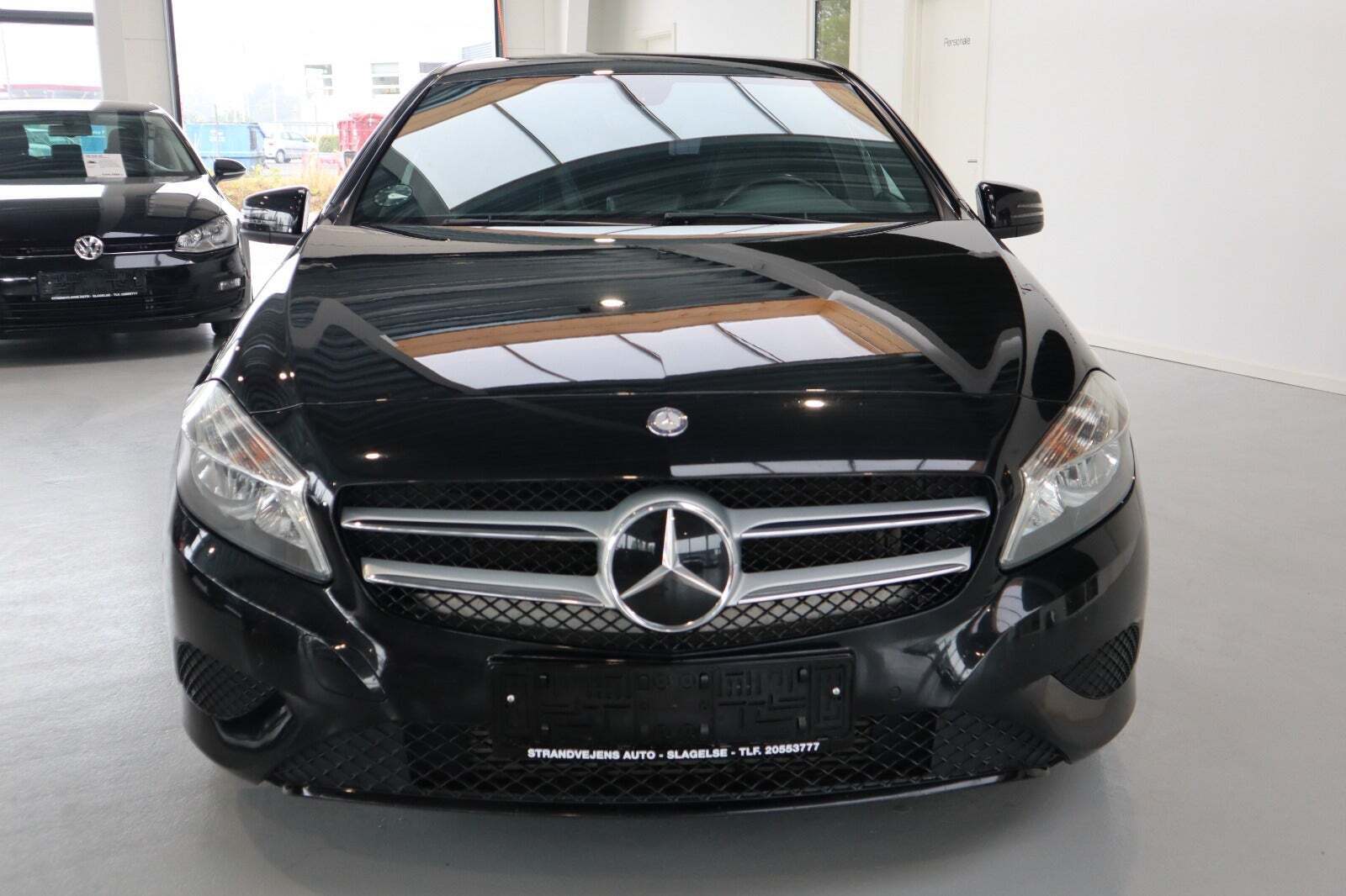 Sort Mercedes A180 d fra 2015