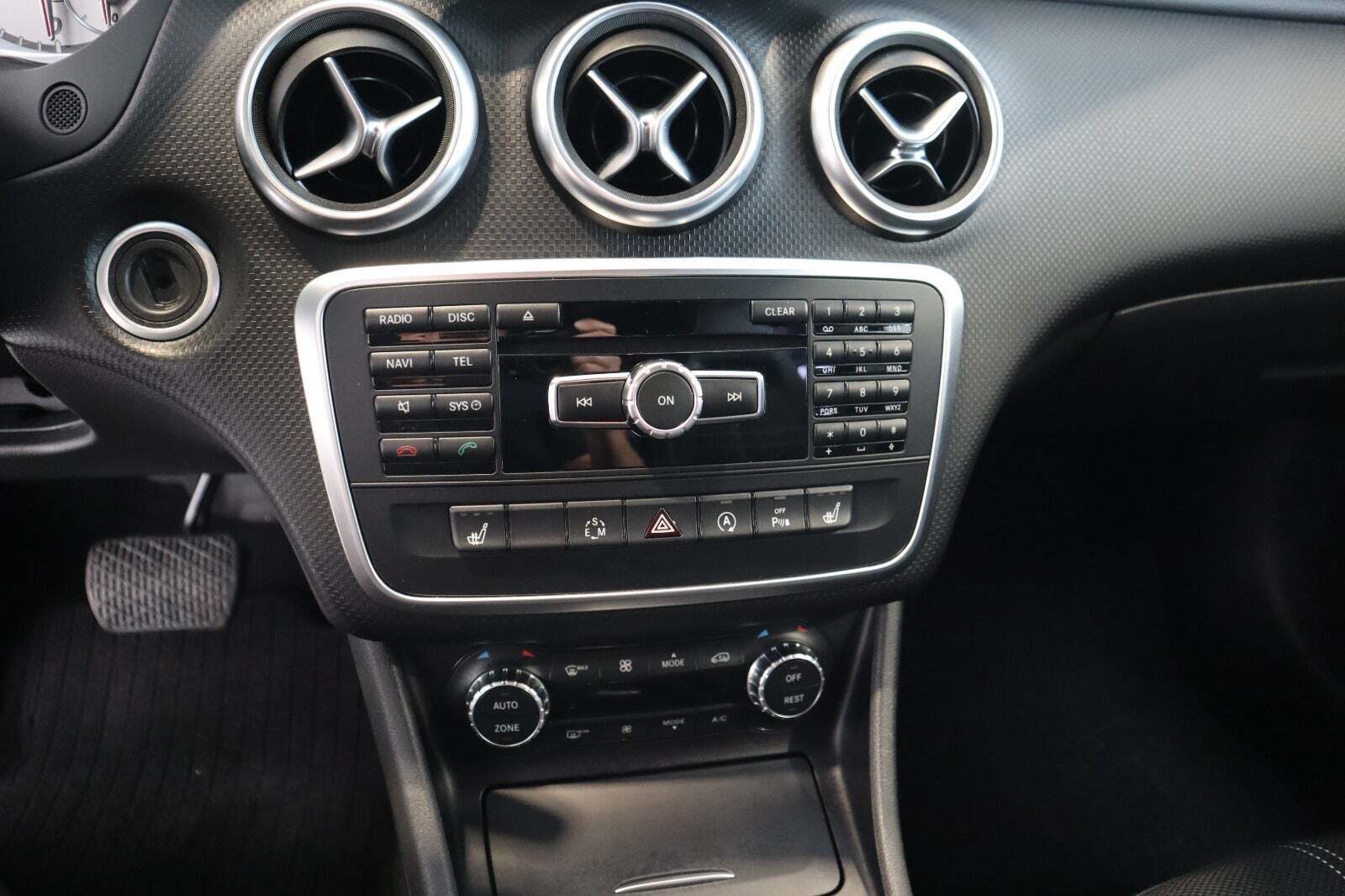 Sort Mercedes A180 d fra 2015