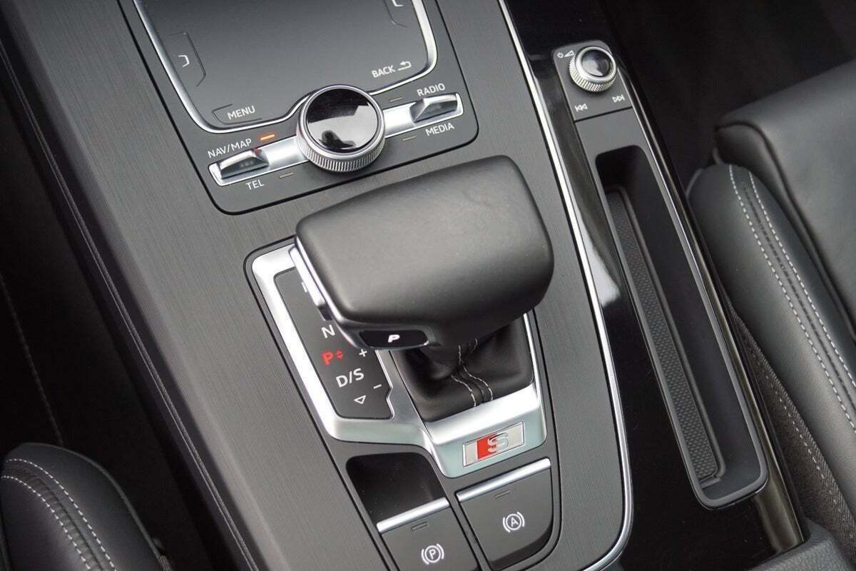 Grå Audi SQ5 fra 2020