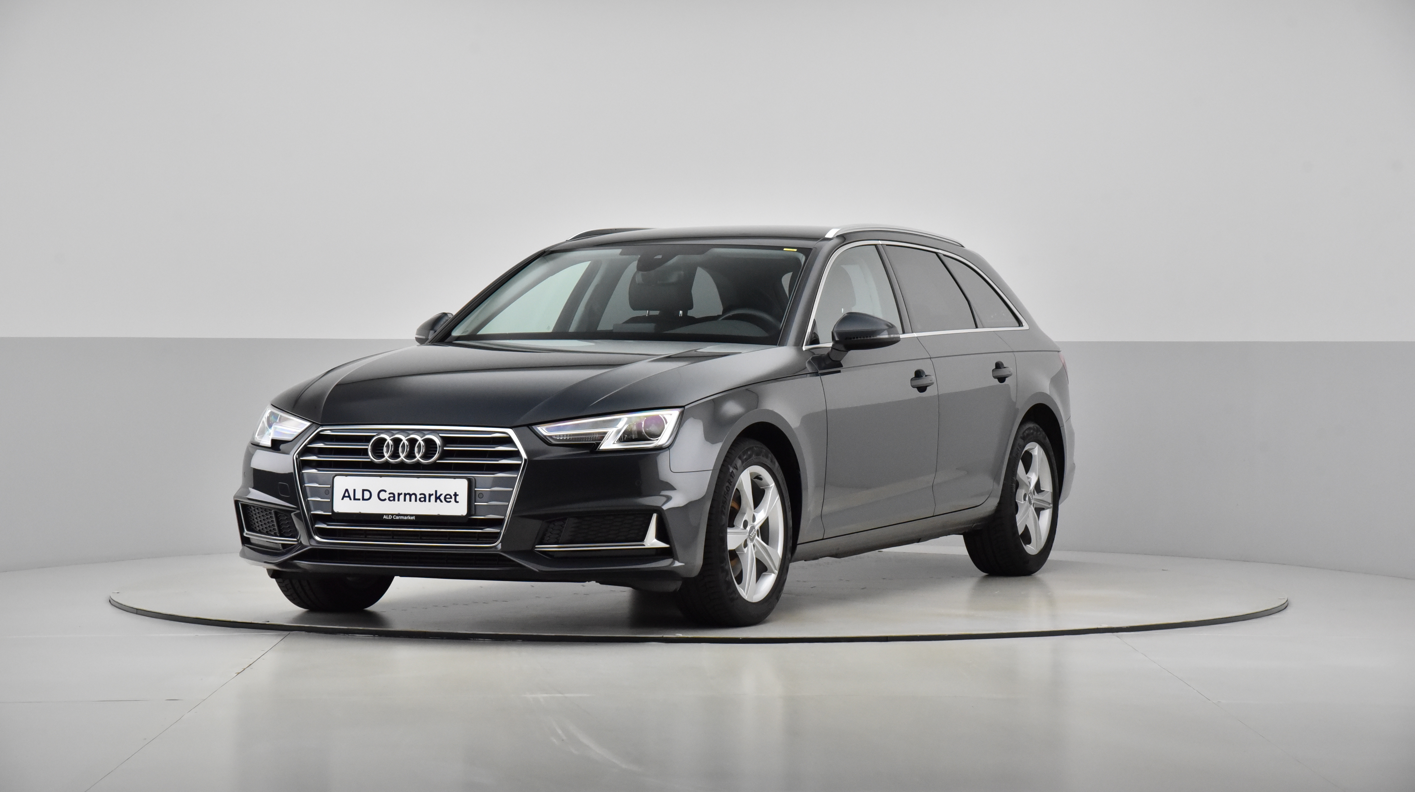 Grå Audi A4 fra 2019