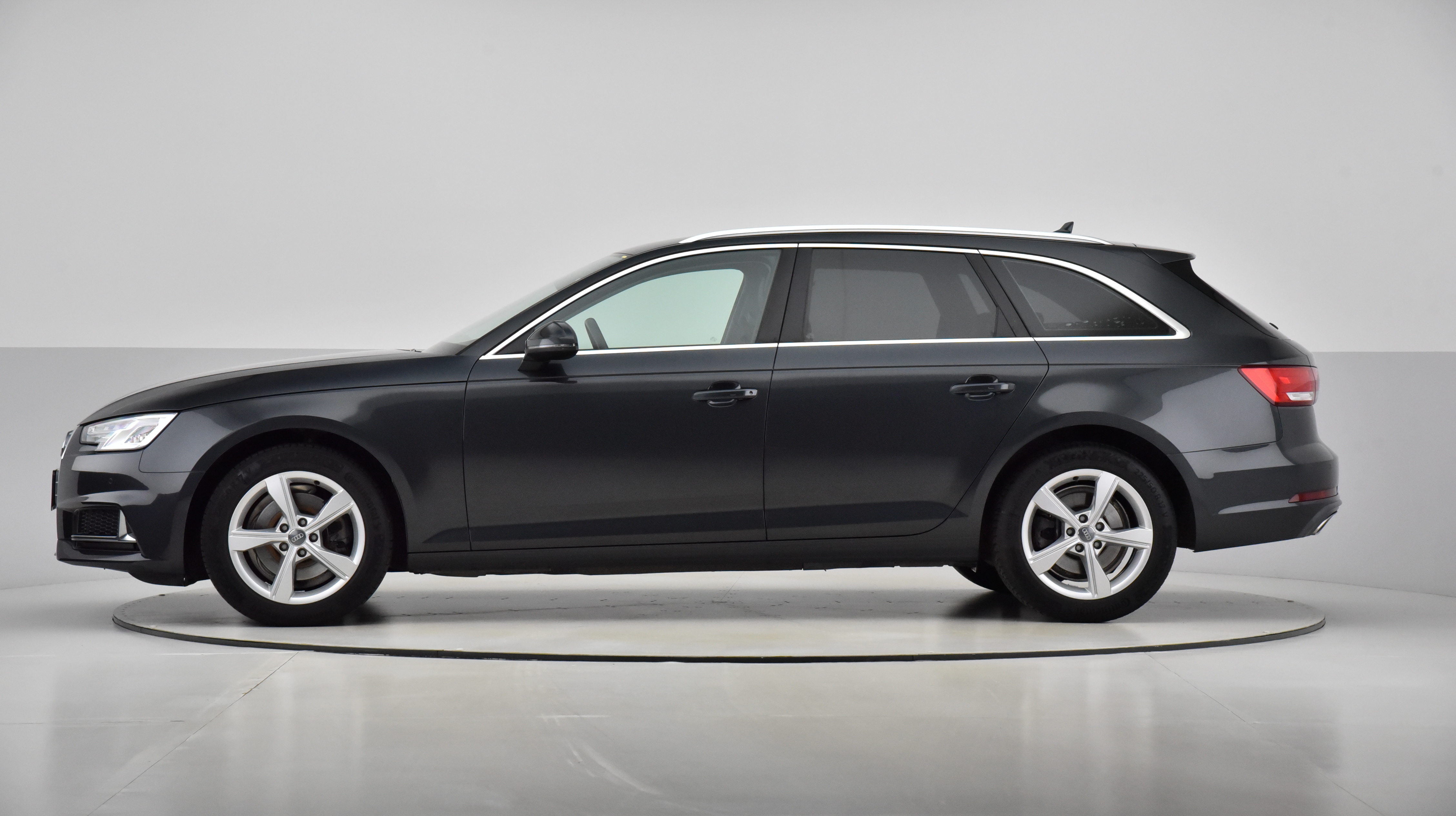 Grå Audi A4 fra 2019