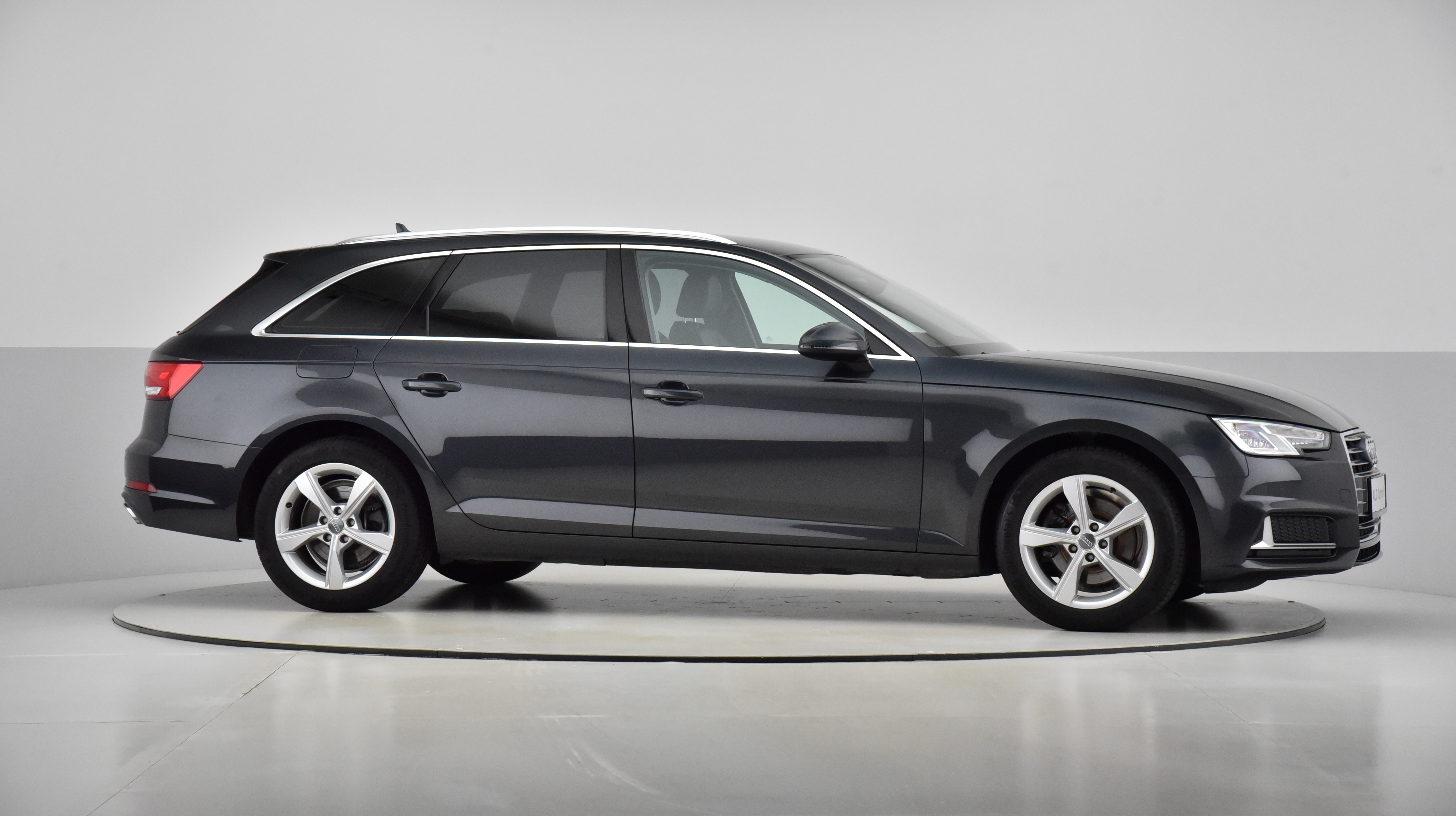 Grå Audi A4 fra 2019