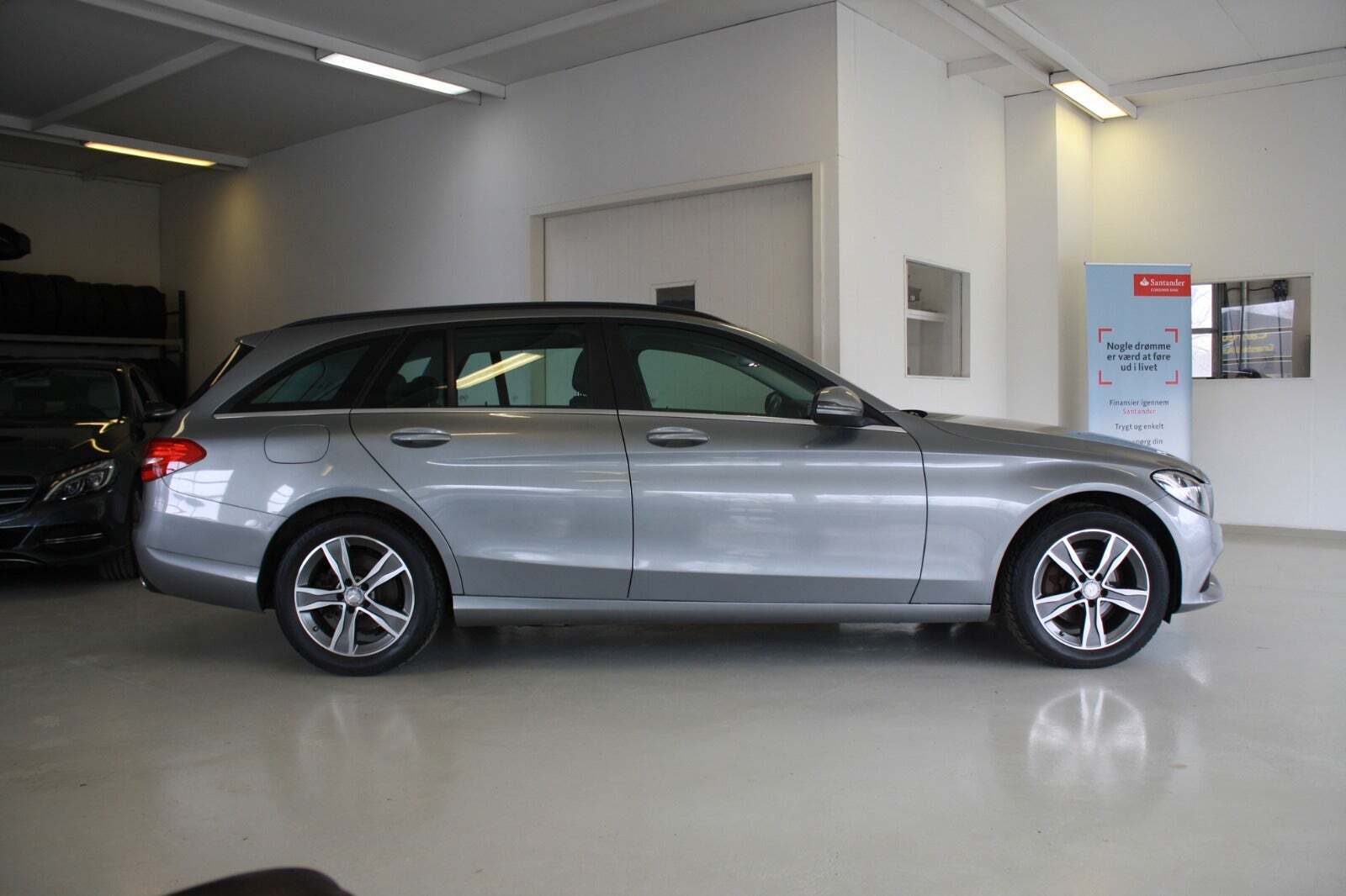 Grå Mercedes C200 fra 2016